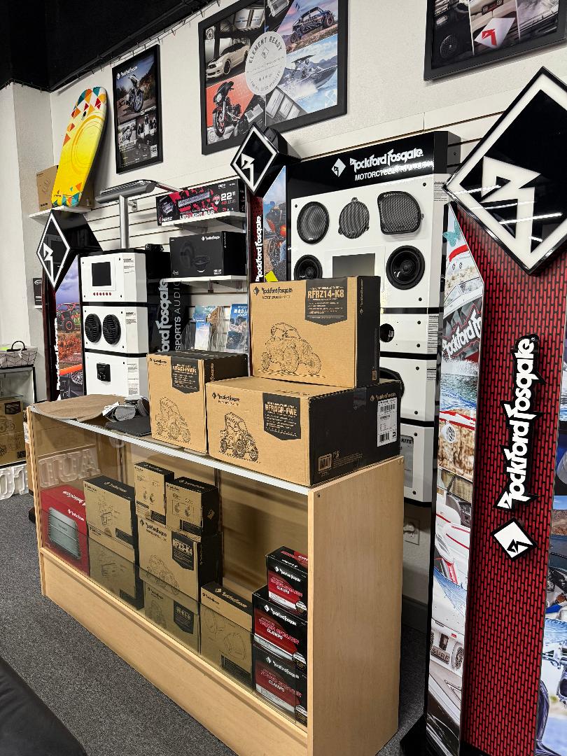 ROCKFORD FOSGATE CLEARANCE 701-498-4660